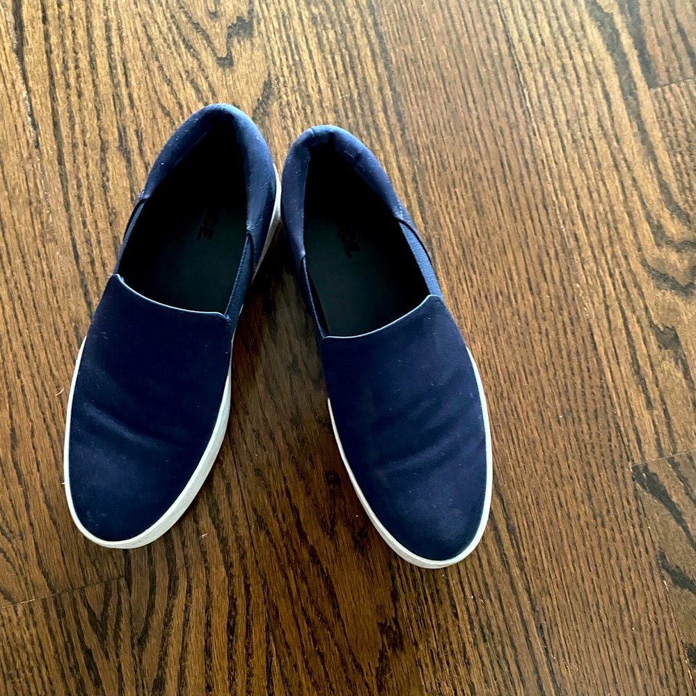 Vince sneakers like new